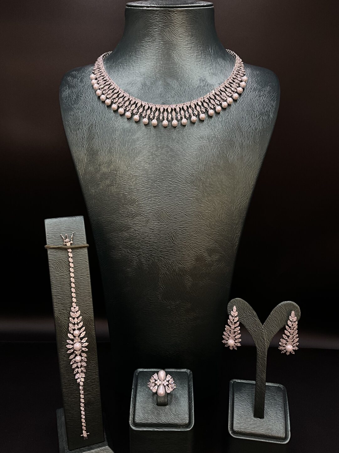 Luxury pearl set