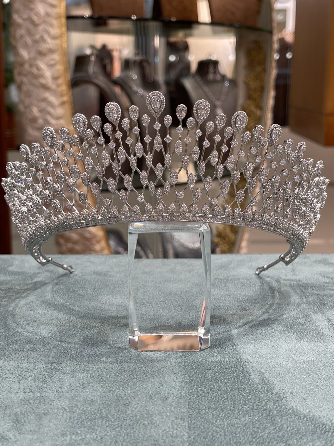 Luxury zircon crown